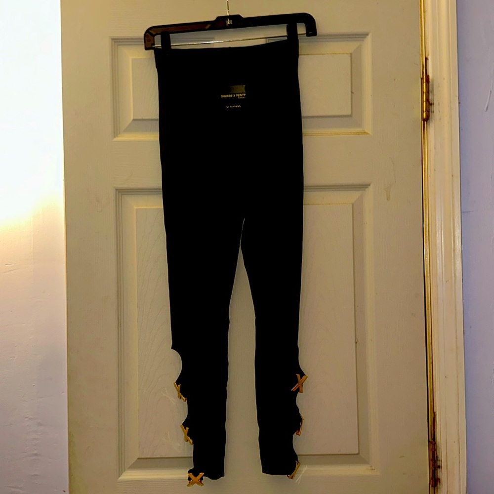 Savage X Fenty XXX leggings. 🔥🔥🔥🔥 size is a small!